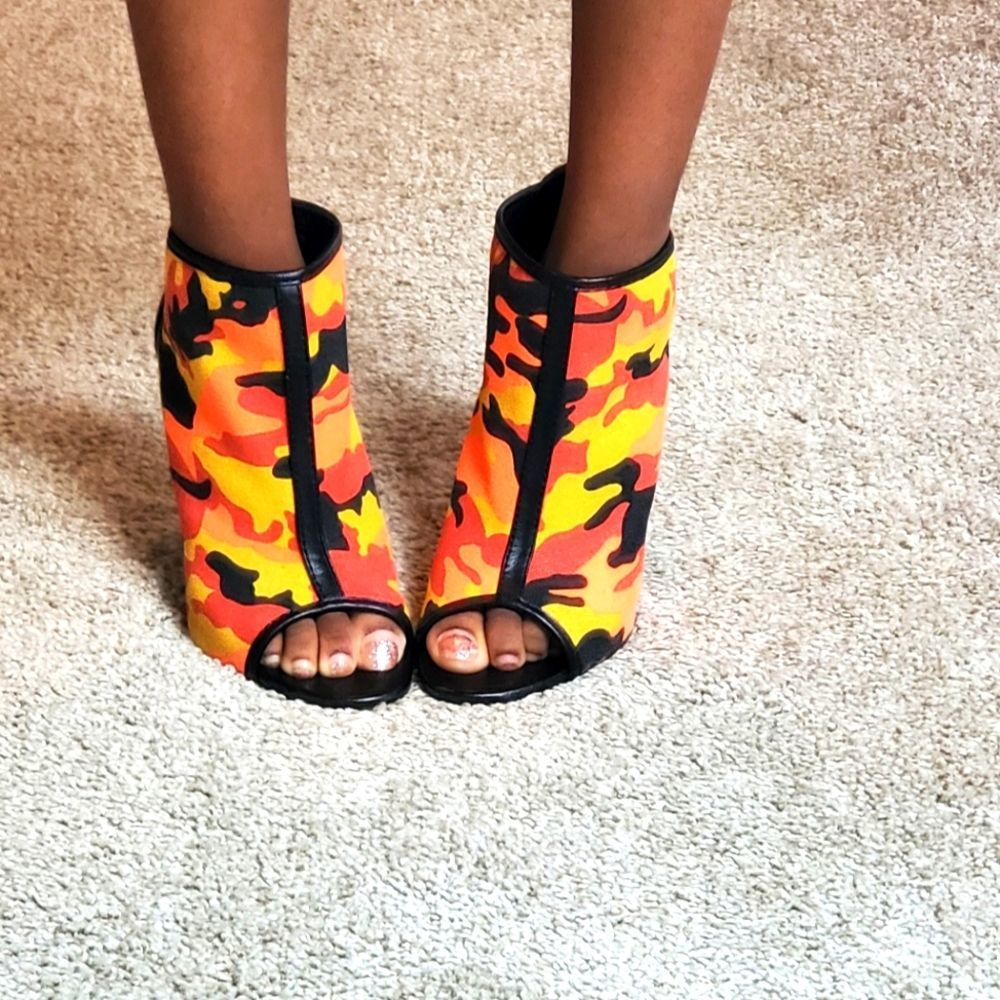 Anne Michelle multicolored heels